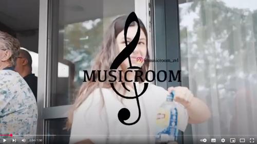 Still videoclip Music Room